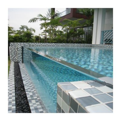 Crear una experiencia de piscina única con nuestro diseño de piscina acrílica personalizado