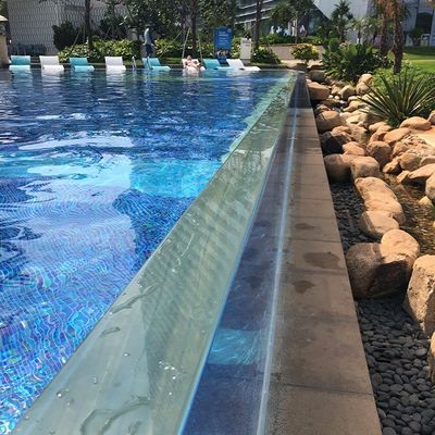 Transmisión de luz de alta transparencia Universidad personalizada sobre el suelo Piscina