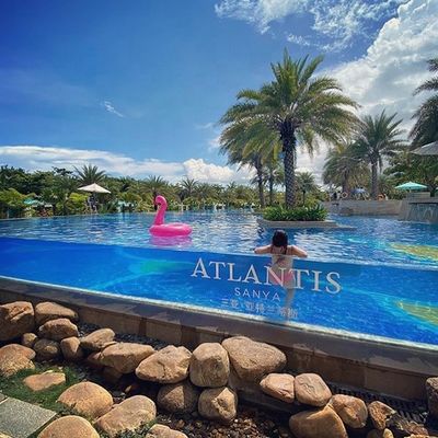 Transmisión de luz de alta transparencia Universidad personalizada sobre el suelo Piscina