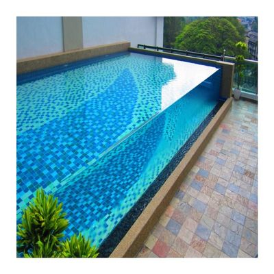 Piscina acrílica Villa Garden con alta transmisión de luz y densidad de 1,20 g/cm3