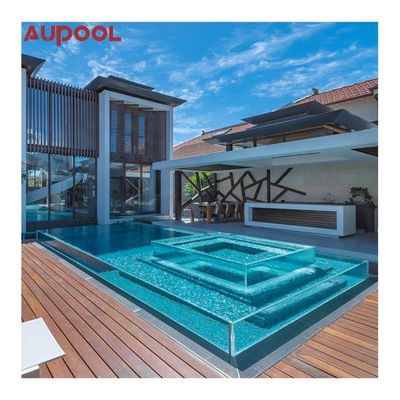 Piscina al aire libre hecha a medida con láminas acrílicas e iluminación submarina en un contenedor de 20 pies