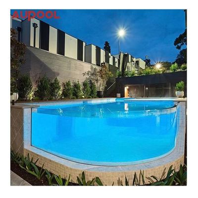 Contenedor moderno prefabricado para piscinas con material transparente