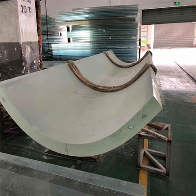 Contenedor moderno prefabricado para piscinas con material transparente