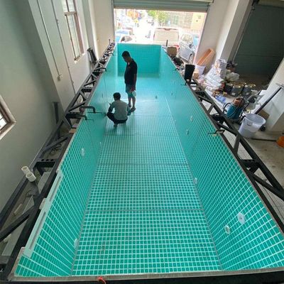Piscina prefabricada de función interminable con ventana de paneles acrílicos y construcción de acero inoxidable