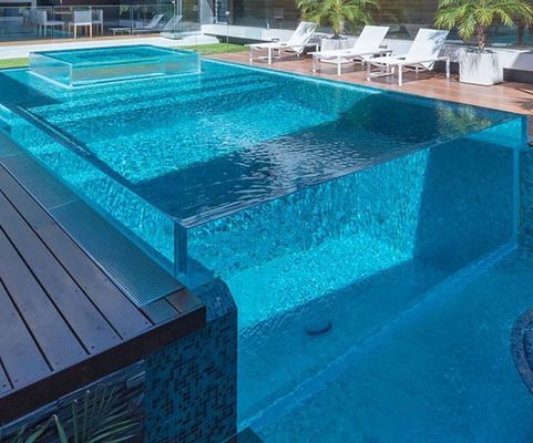 Alta transmisión de luz Villa Piscina de diseño moderno Piscina al aire libre Diafaneidad 93%