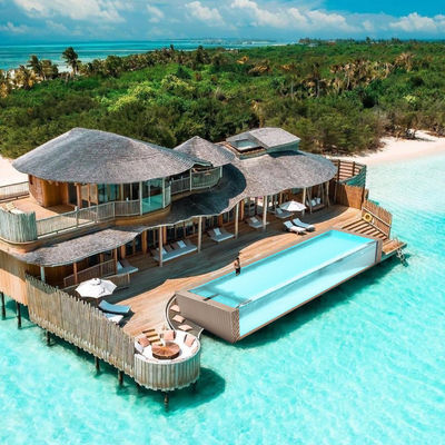 Piscina limpia infinita transparente y terminada con piscina acrílica para su resort