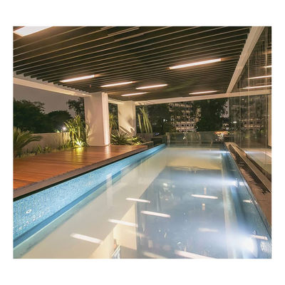 Piscina exterior acrílica de techo moderno personalizado con pared infinita transparente