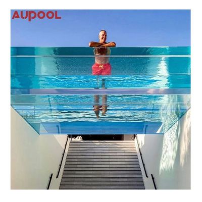 Piscina de agua con ventana de acrílico transparente y plástico superior