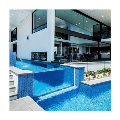 Piscina acrílica con paneles de vidrio sin fin y diseño de fondo completo