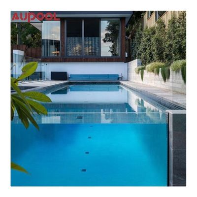 Piscinas cerradas de vidrio con alta transmisión de luz