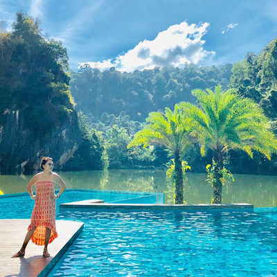 Diseño de piscina de vidrio transparente suspendido de acrílico Aupool con panel acrílico PMMA
