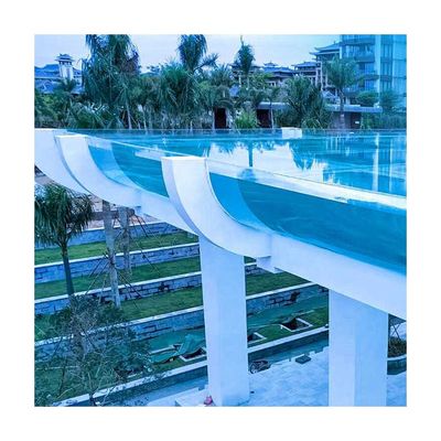 Hoteles con piscina suspendida con ventana transparente de acrílico