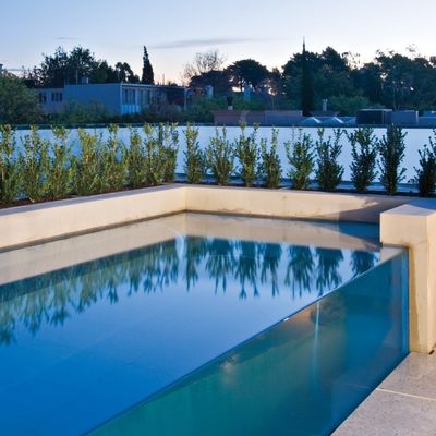 Piscina de acrílico transparente con alta transmisión de la luz 93% y panel transparente